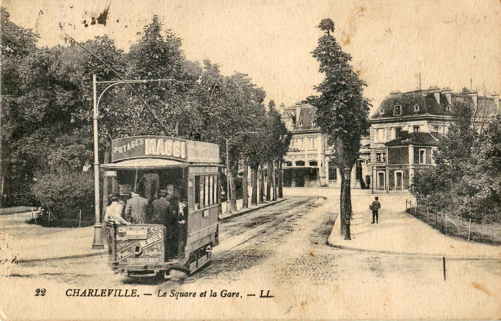 Carte postale ancienne du Square de la Gare de Charleville (série LL n° 22, vers 1900)